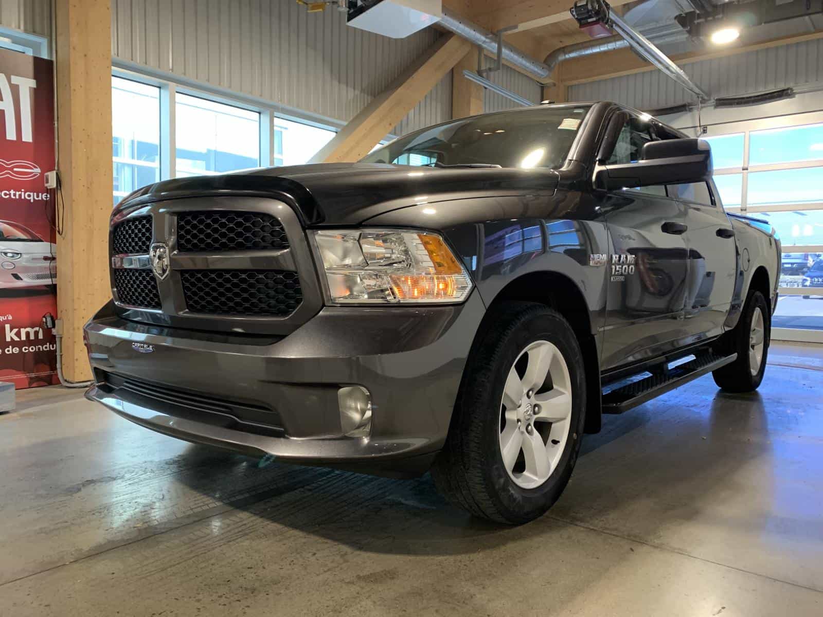 2022 RAM 1500 CLASSIC TRADESMAN Express - Image 1