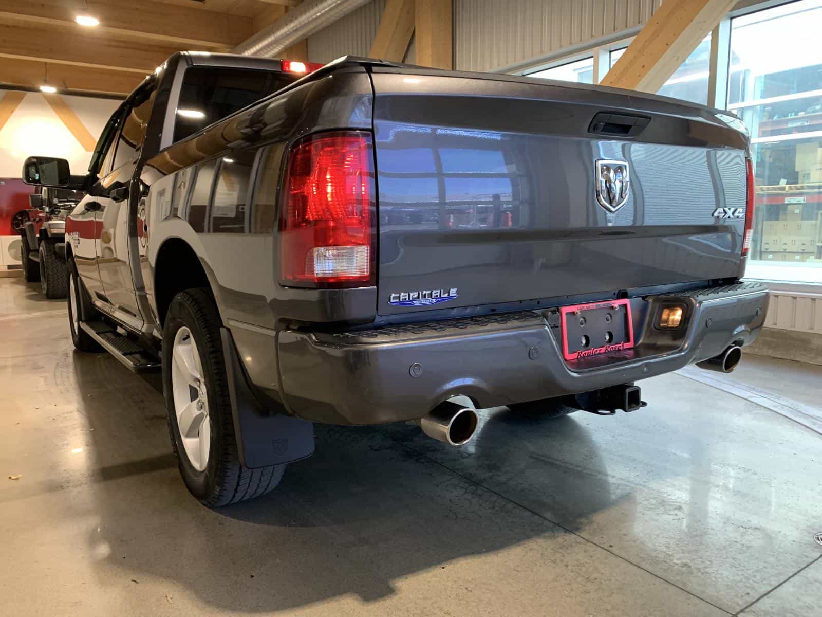 2022 RAM 1500 CLASSIC TRADESMAN Express - Image 2