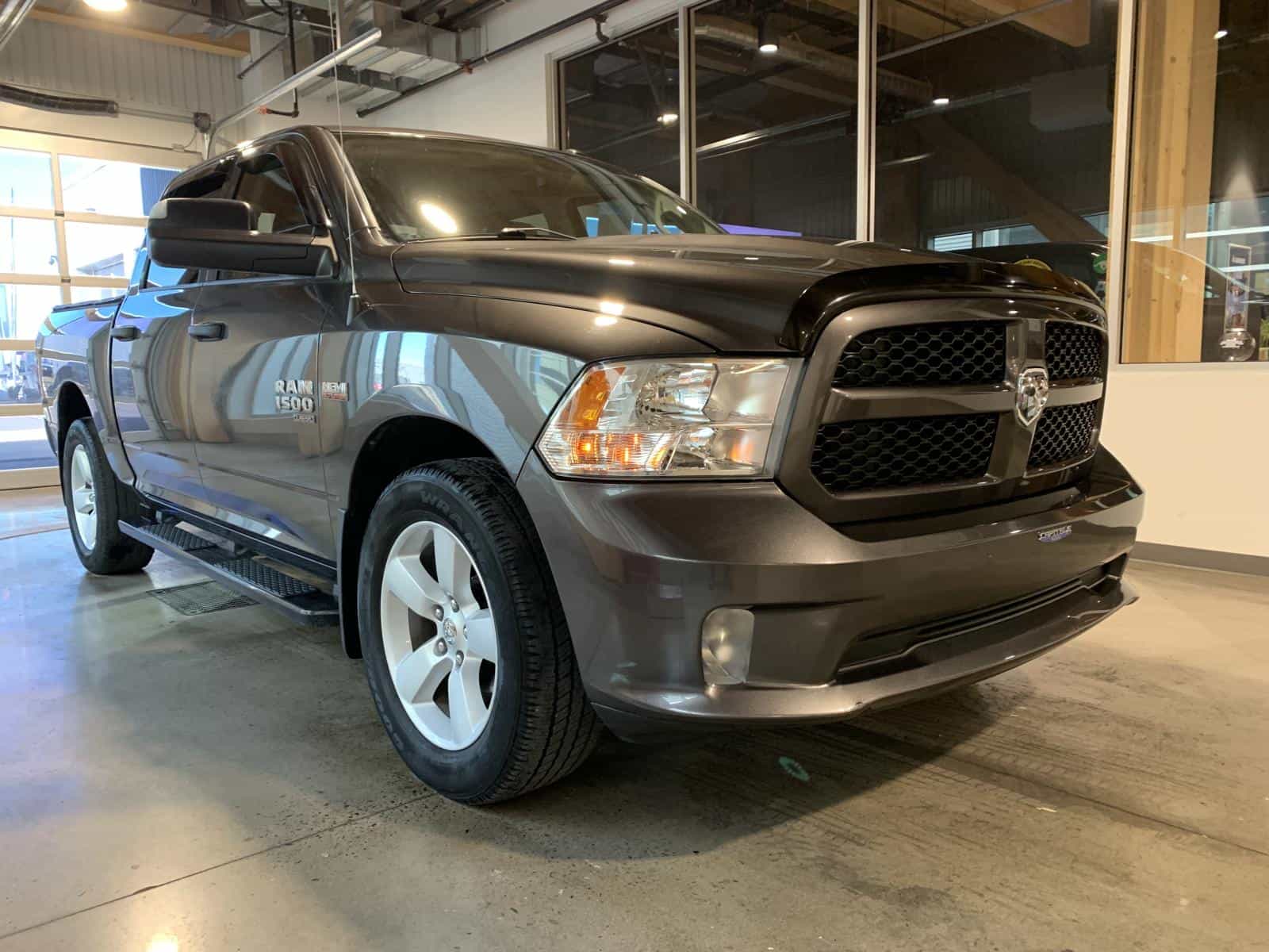 2022 RAM 1500 Classic Express - Image 4