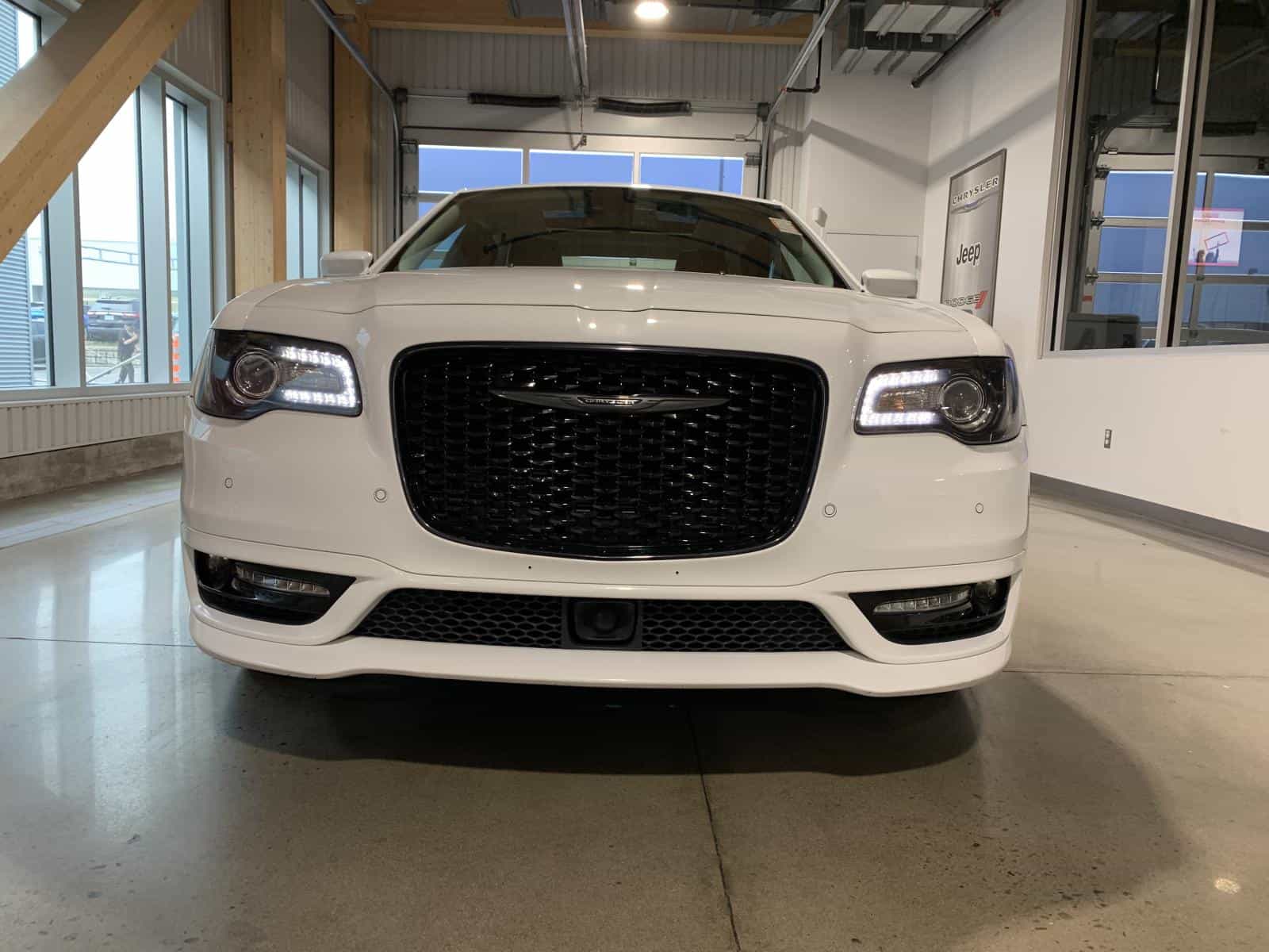 2023 Chrysler 300 Touring L - Image 6