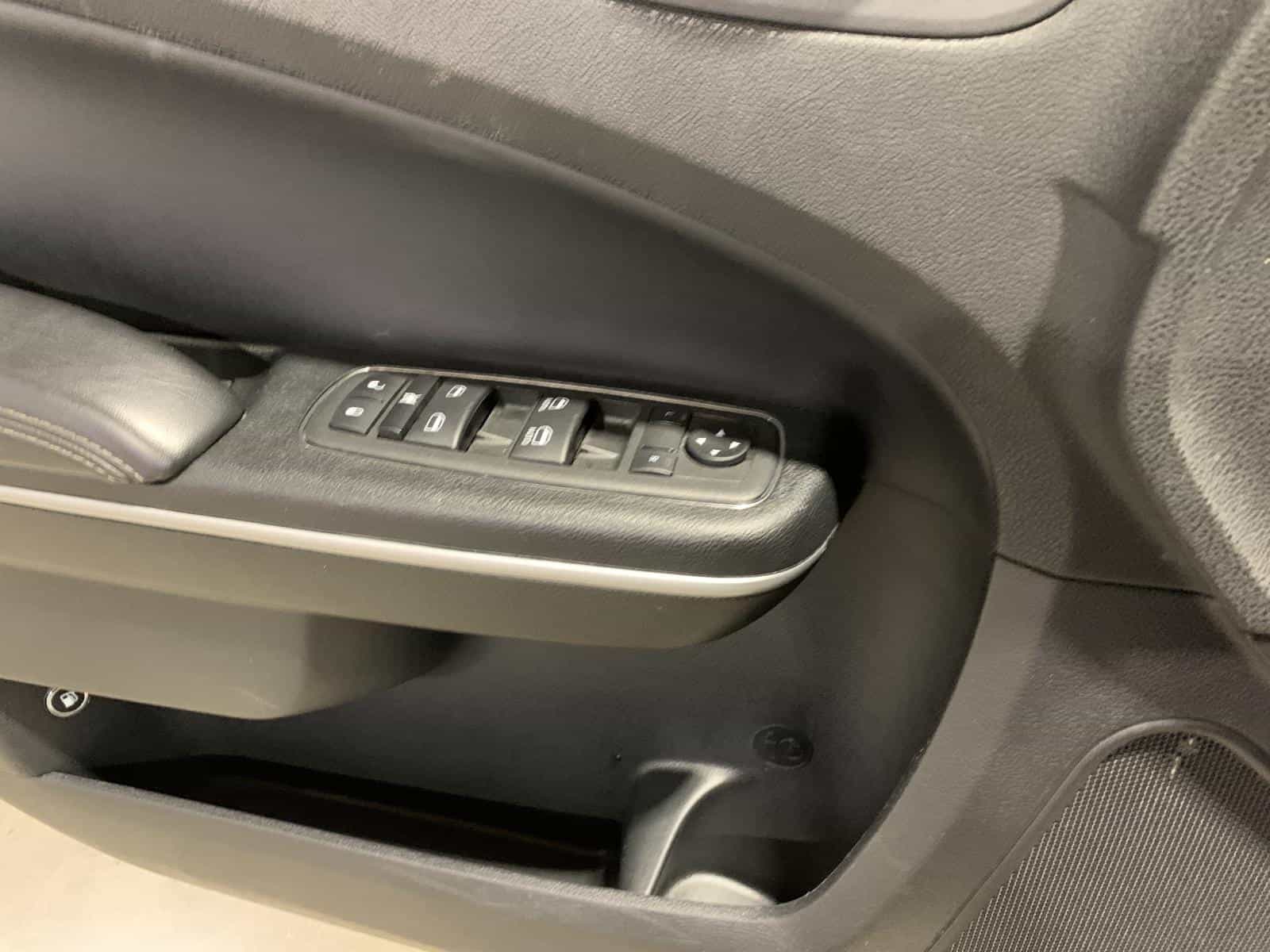 2023 Chrysler 300 Touring L Touring L - Image 22