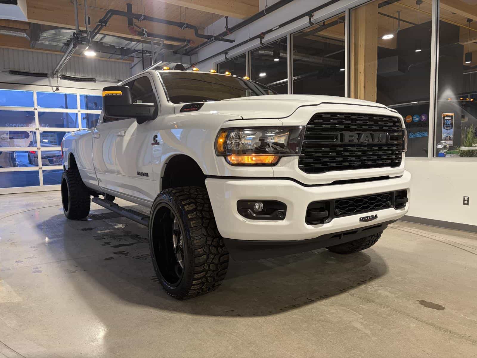 2024 RAM 2500 Big Horn - Image 3