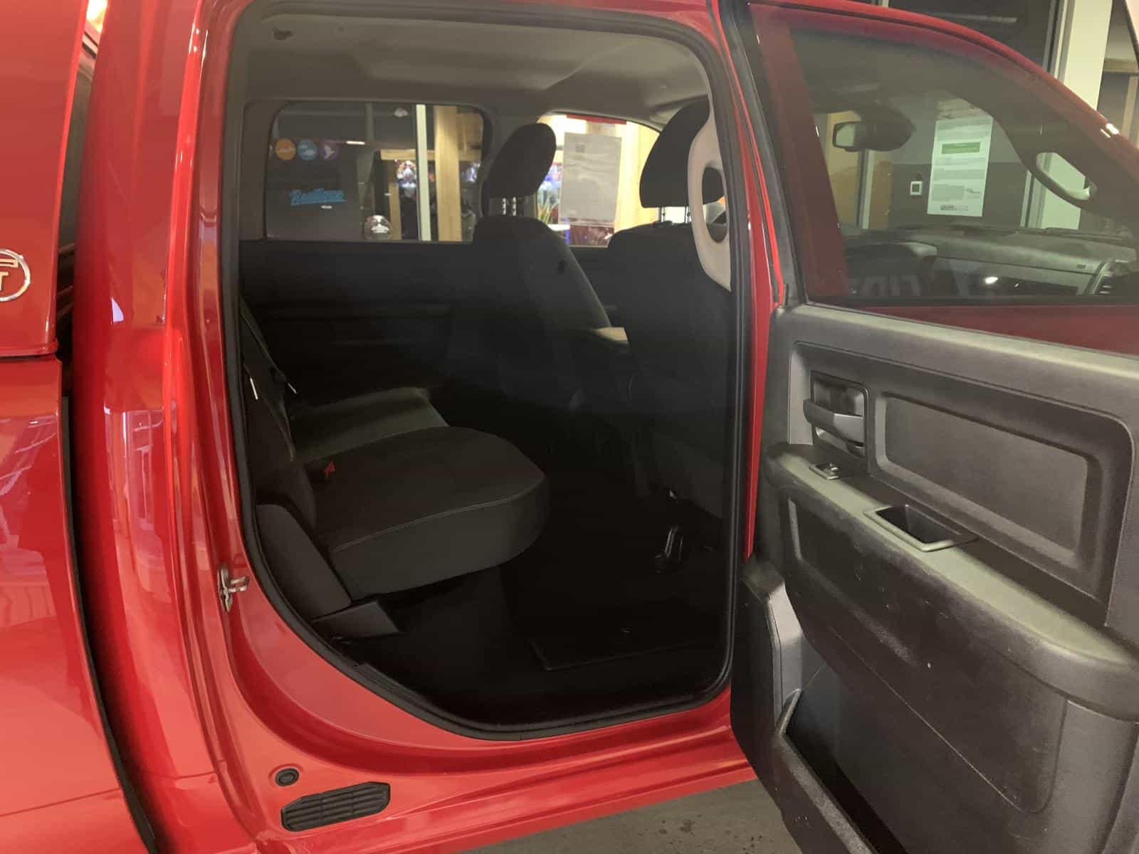 2021 RAM 1500 CLASSIC TRADESMAN Express - Image 10
