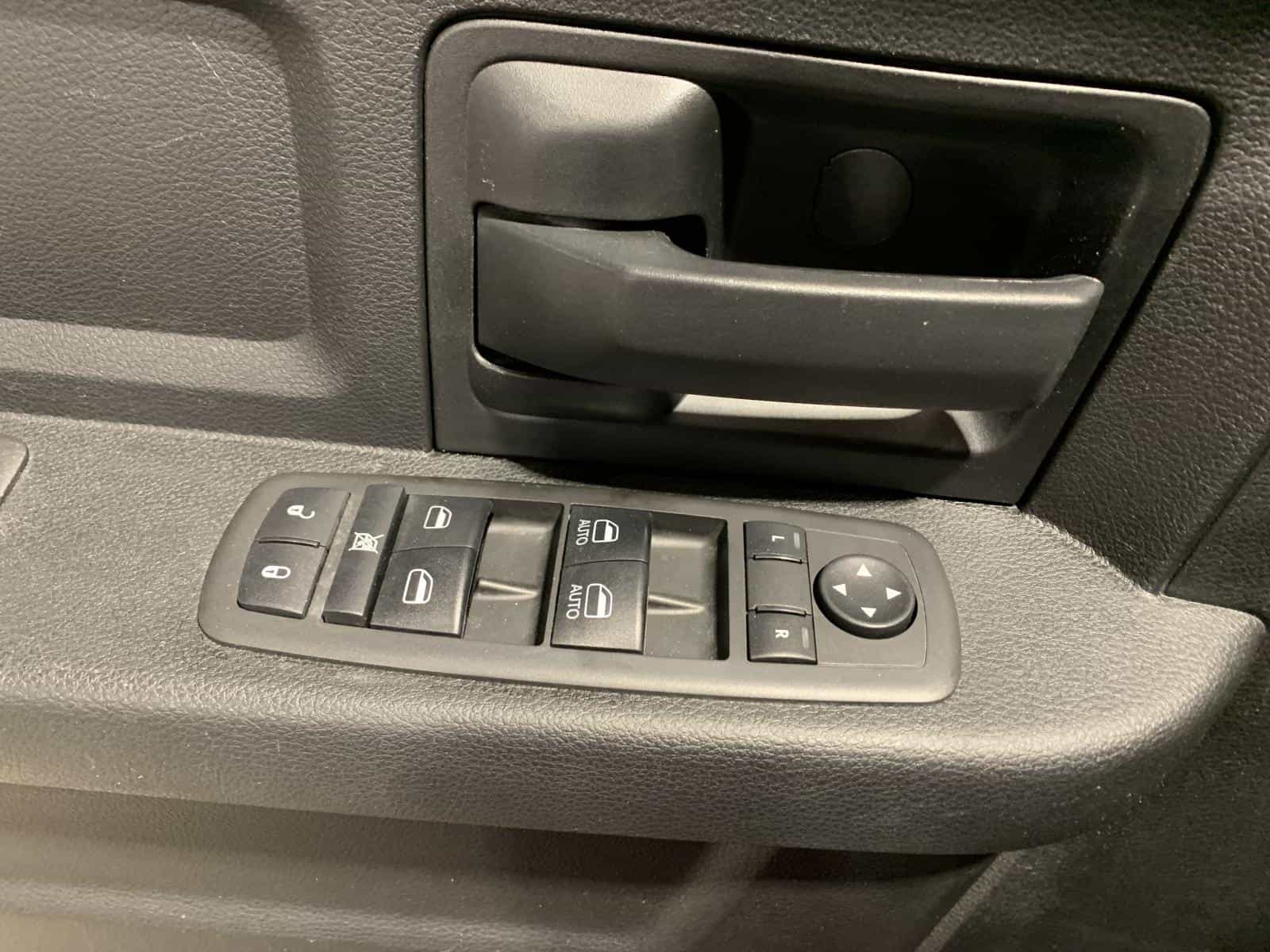 2021 RAM 1500 CLASSIC TRADESMAN Express - Image 20