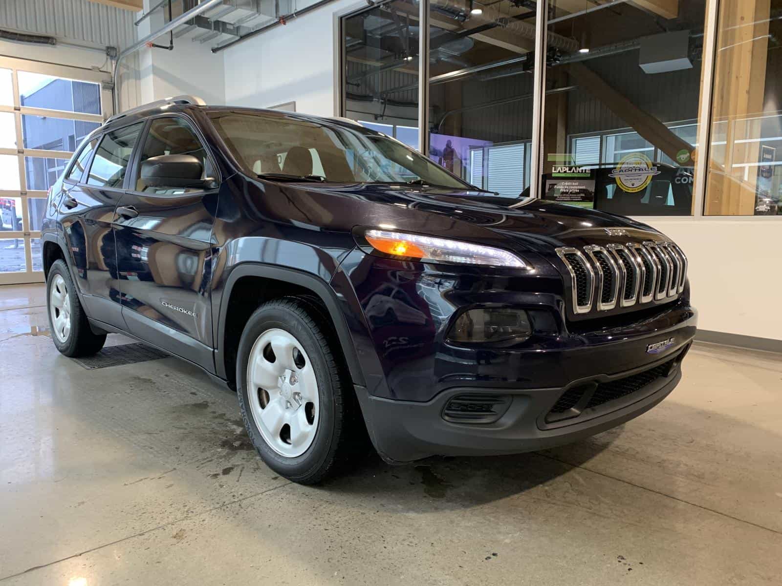 2016 Jeep Cherokee Sport - Image 4