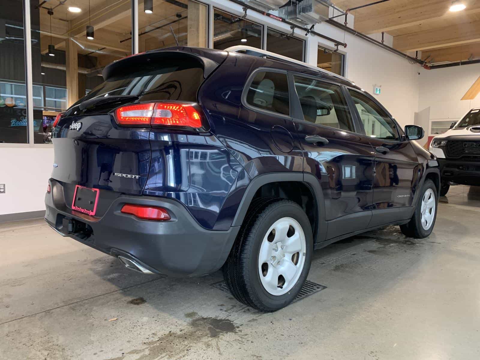 2016 Jeep Cherokee Sport - Image 3