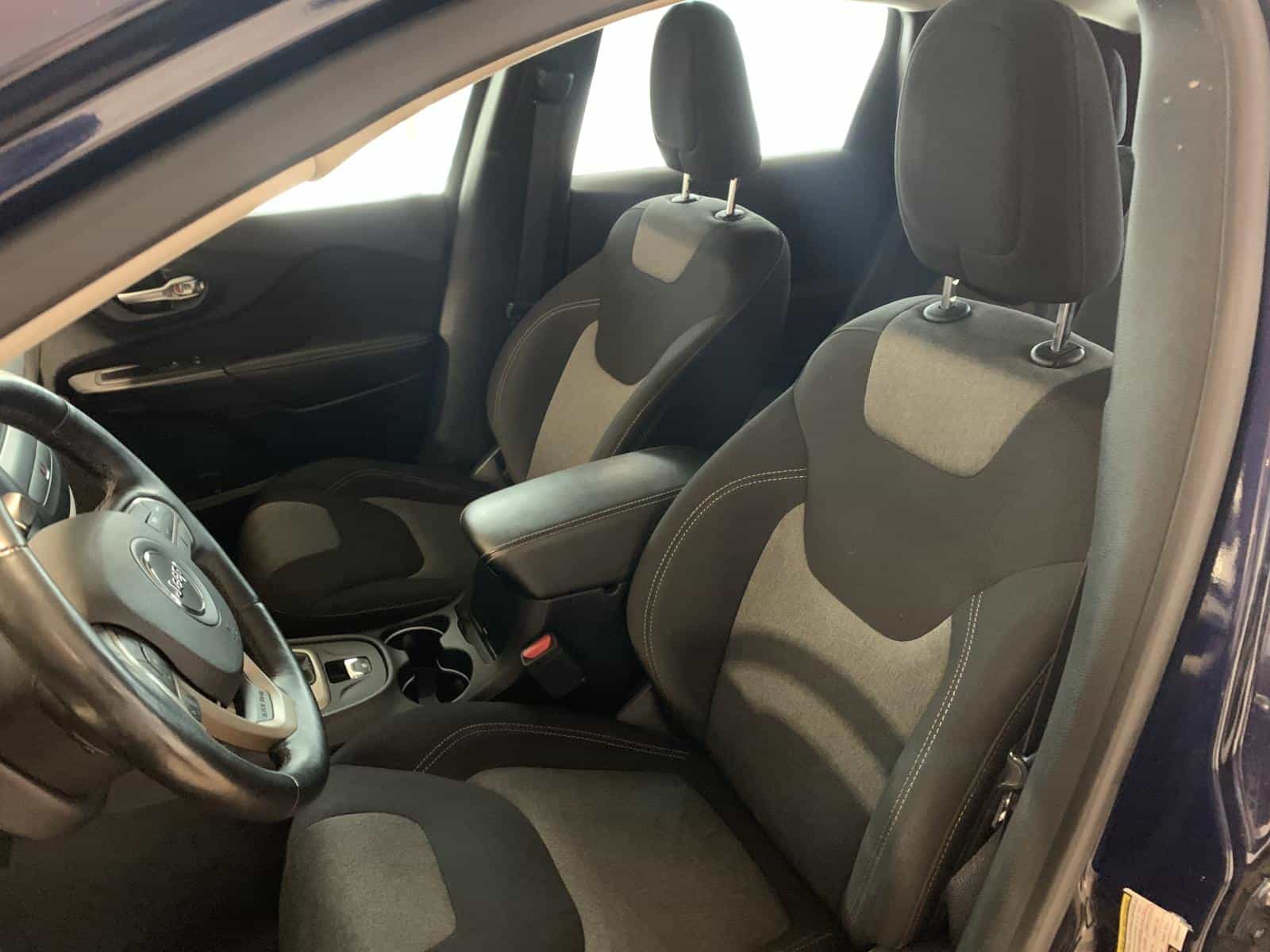 2016 Jeep Cherokee Sport - Image 10