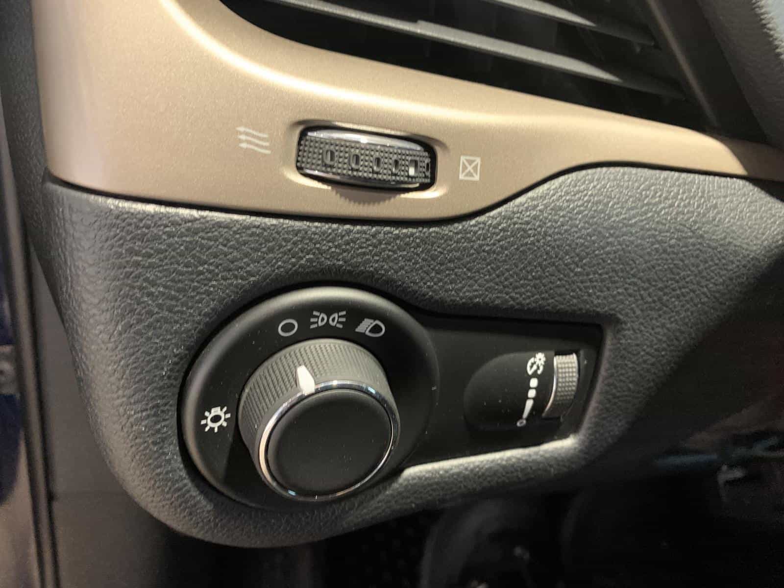 2016 Jeep Cherokee Sport - Image 19