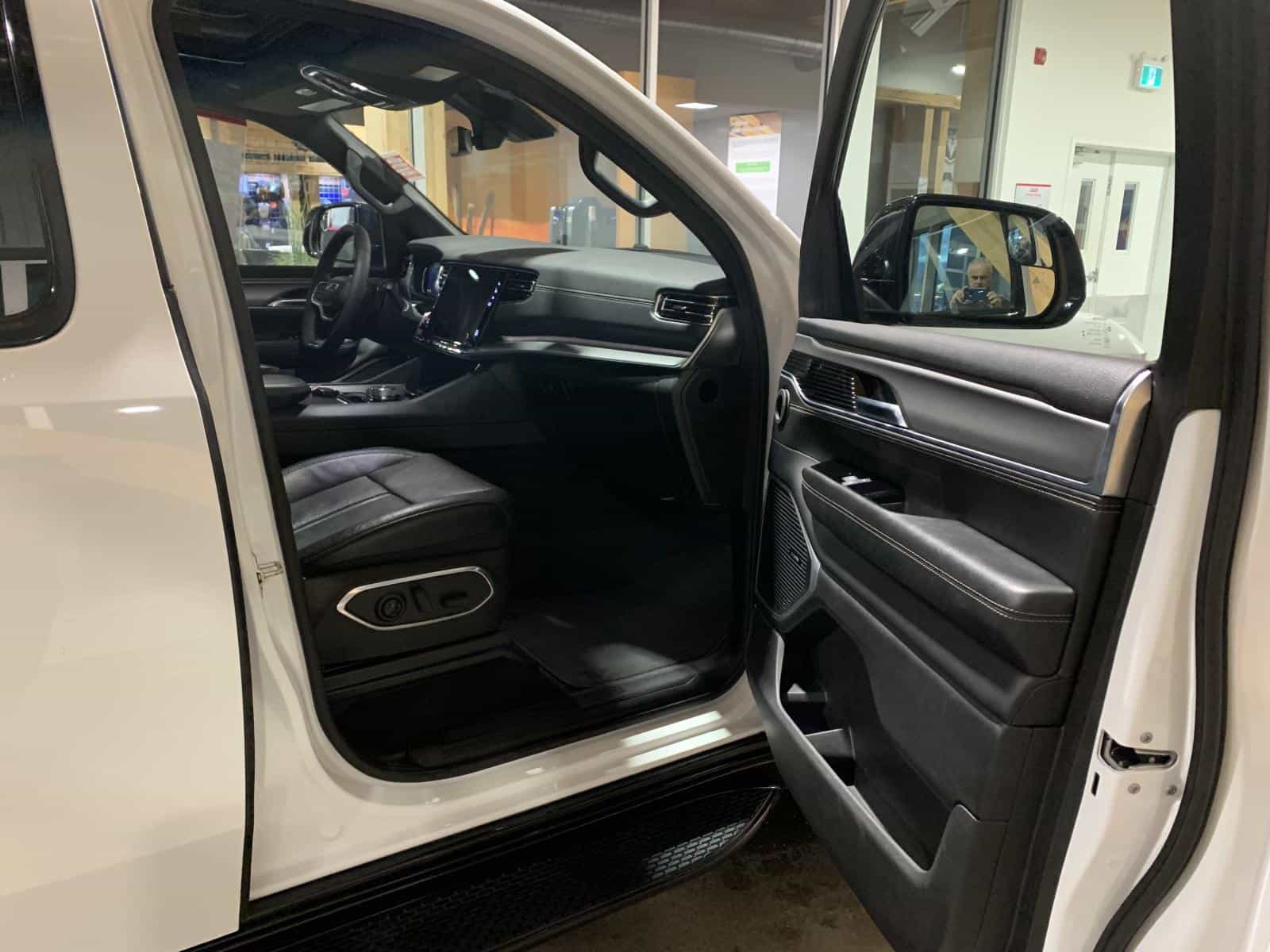 2024 Jeep Wagoneer Series Ii Series II Carbide - Image 8