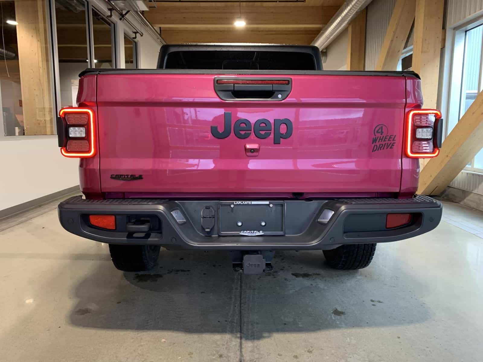 2024 Jeep Gladiator Sport Willys - Image 3