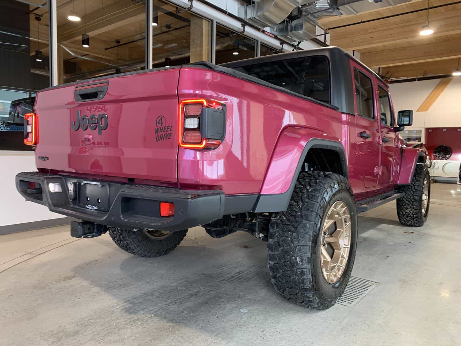 2024 Jeep Gladiator Sport Willys - Image 5