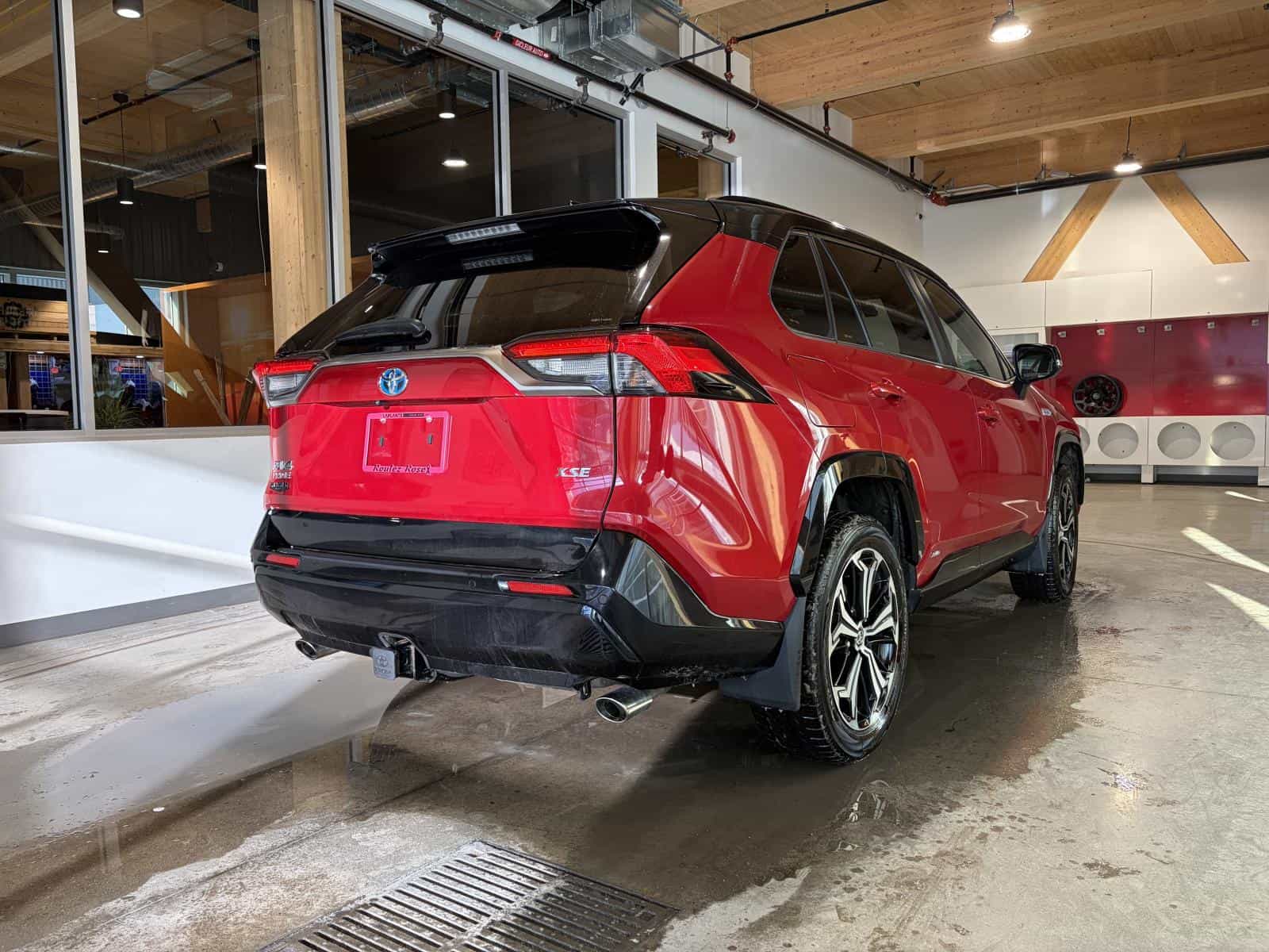 2023 Toyota Rav4 Prime XSE AWD - Image 3