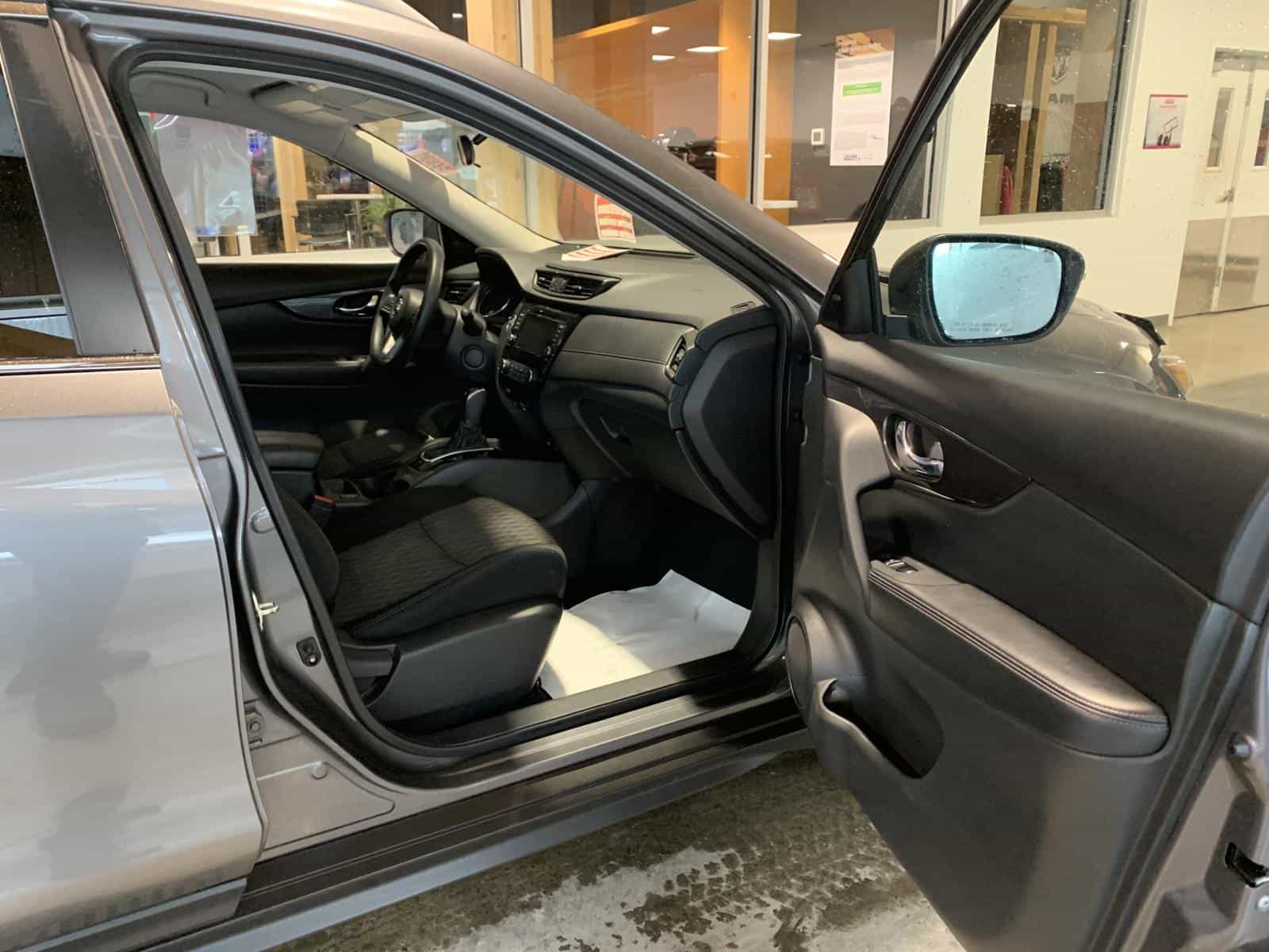 2020 Nissan Rogue SV - Image 7