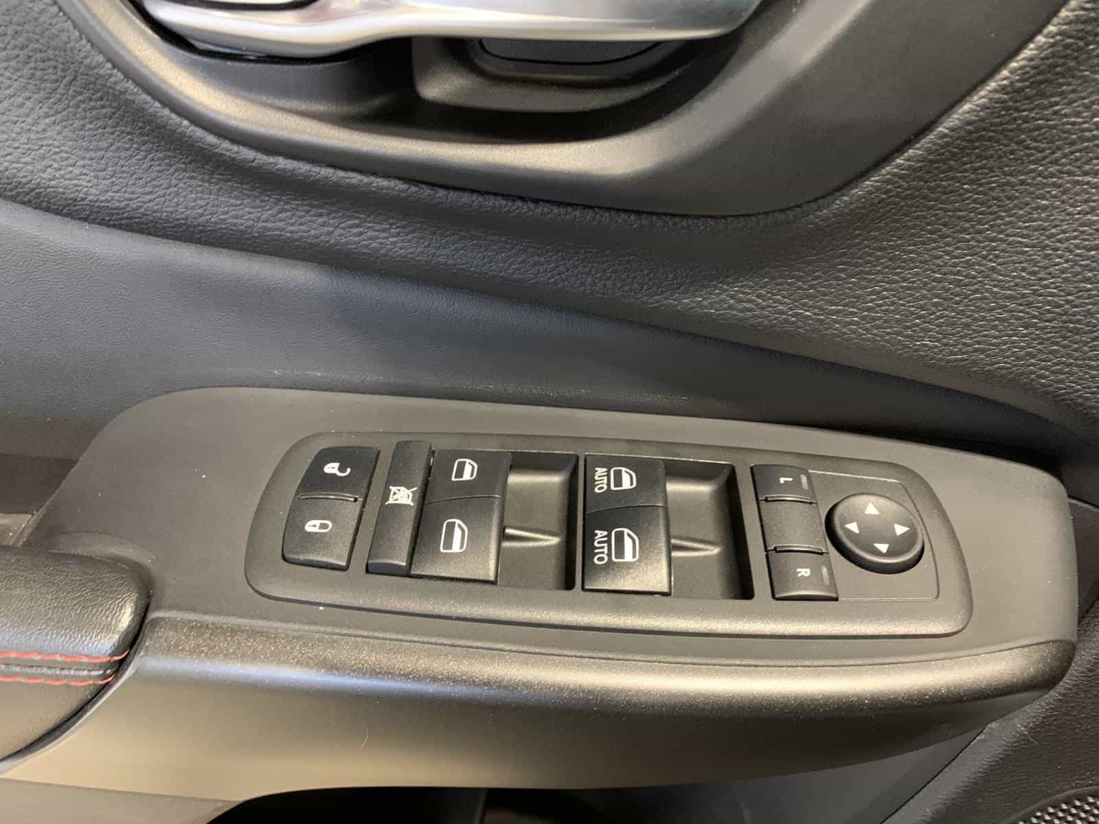 2021 Jeep CHEROKEE TRAILHAWK Trailhawk - Image 28