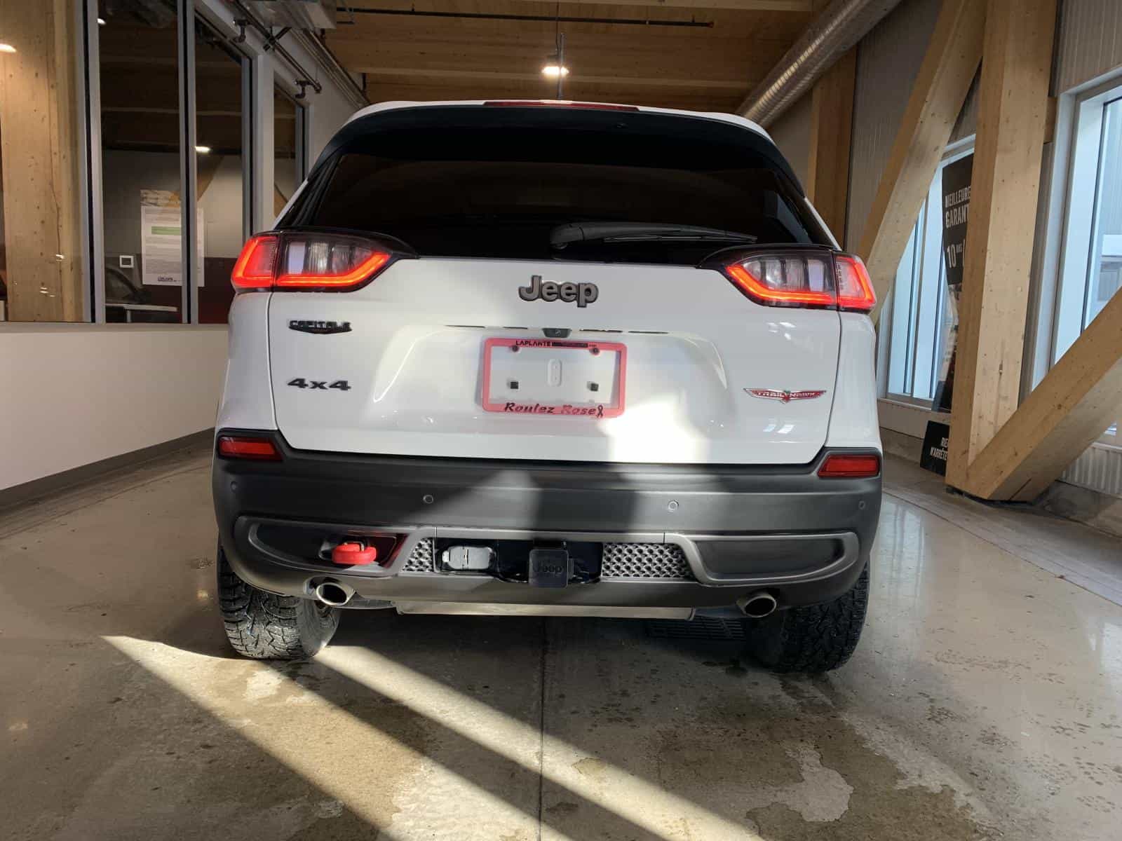 2022 Jeep Cherokee Trailhawk - Image 3