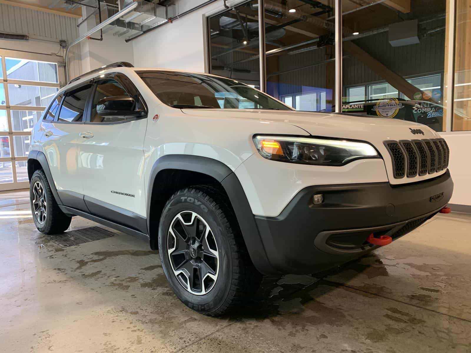 2022 Jeep Cherokee Trailhawk - Image 5