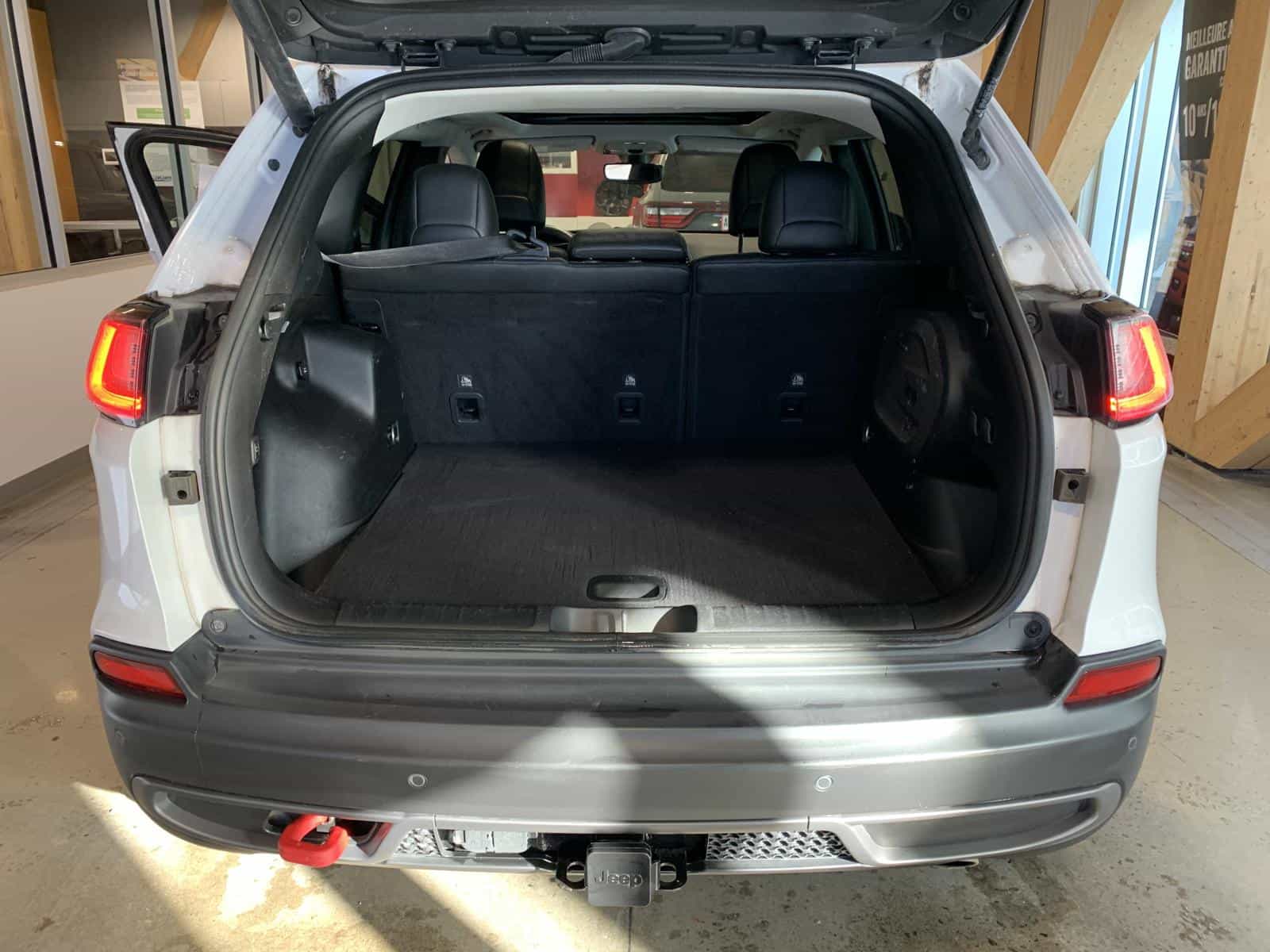 2022 Jeep Cherokee Trailhawk - Image 11