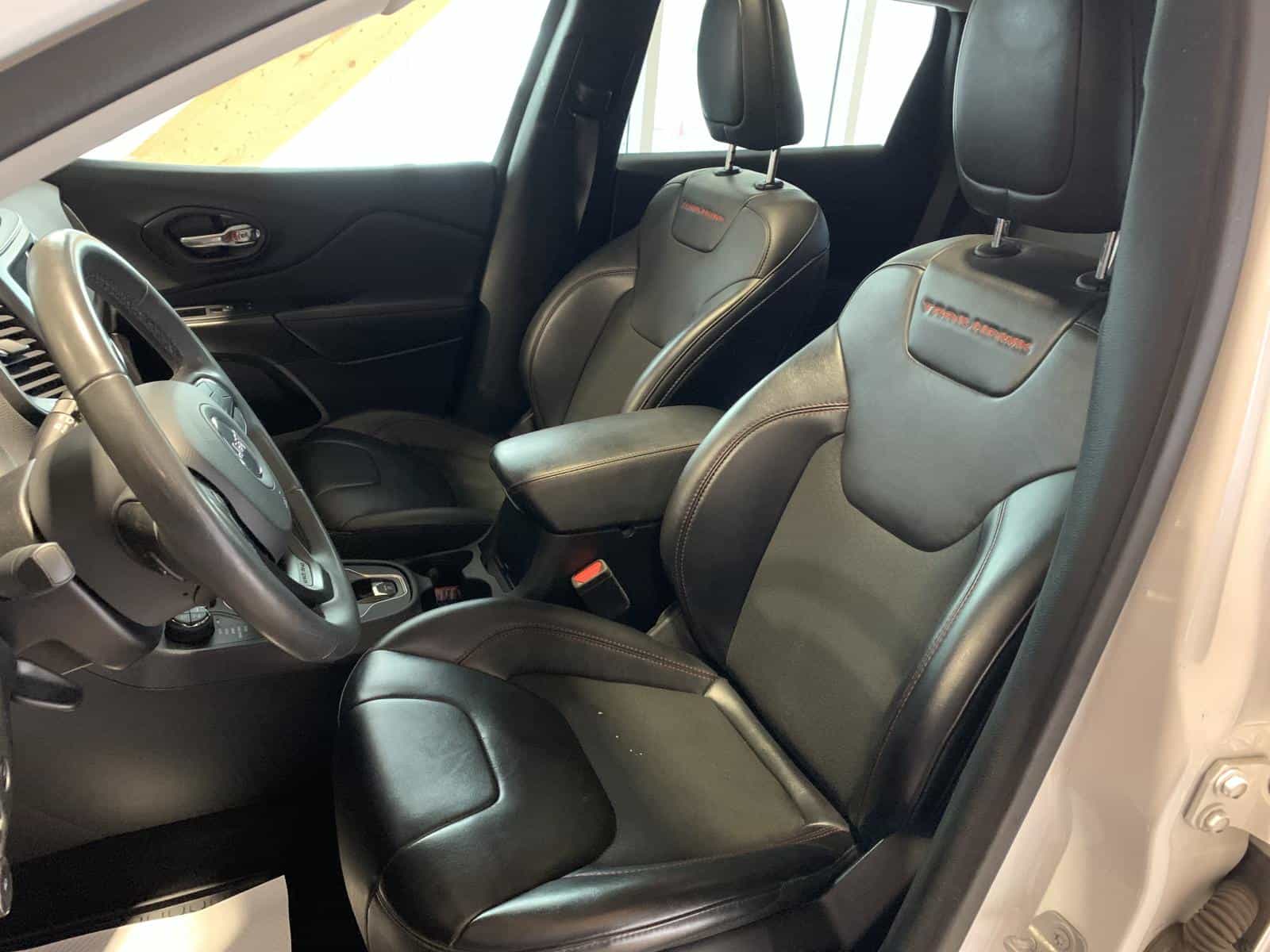 2022 Jeep Cherokee Trailhawk - Image 12