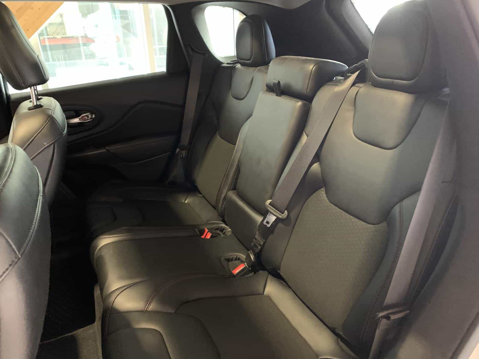 2022 Jeep Cherokee Trailhawk - Image 13