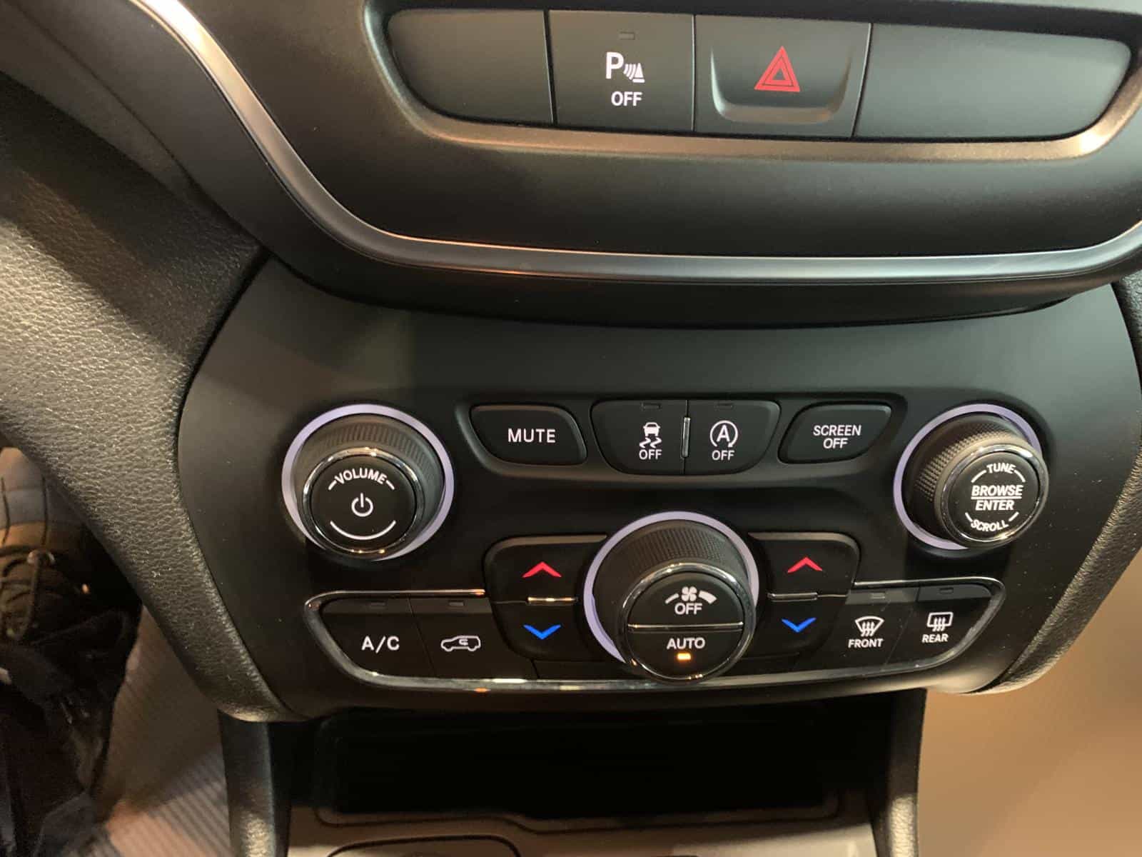 2022 Jeep Cherokee Trailhawk - Image 17