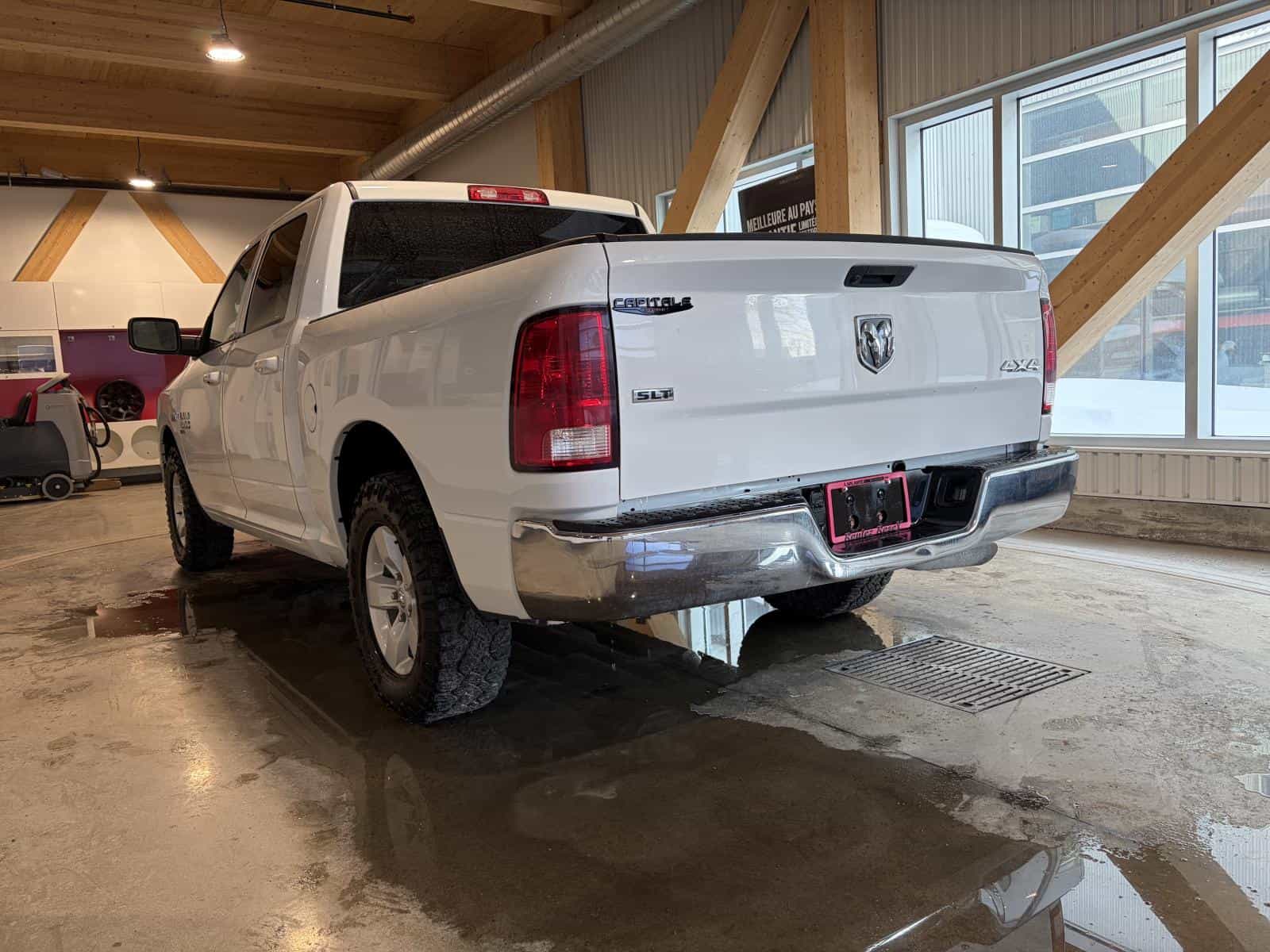 2022 RAM 1500 CLASSIC SLT SLT - Image 4