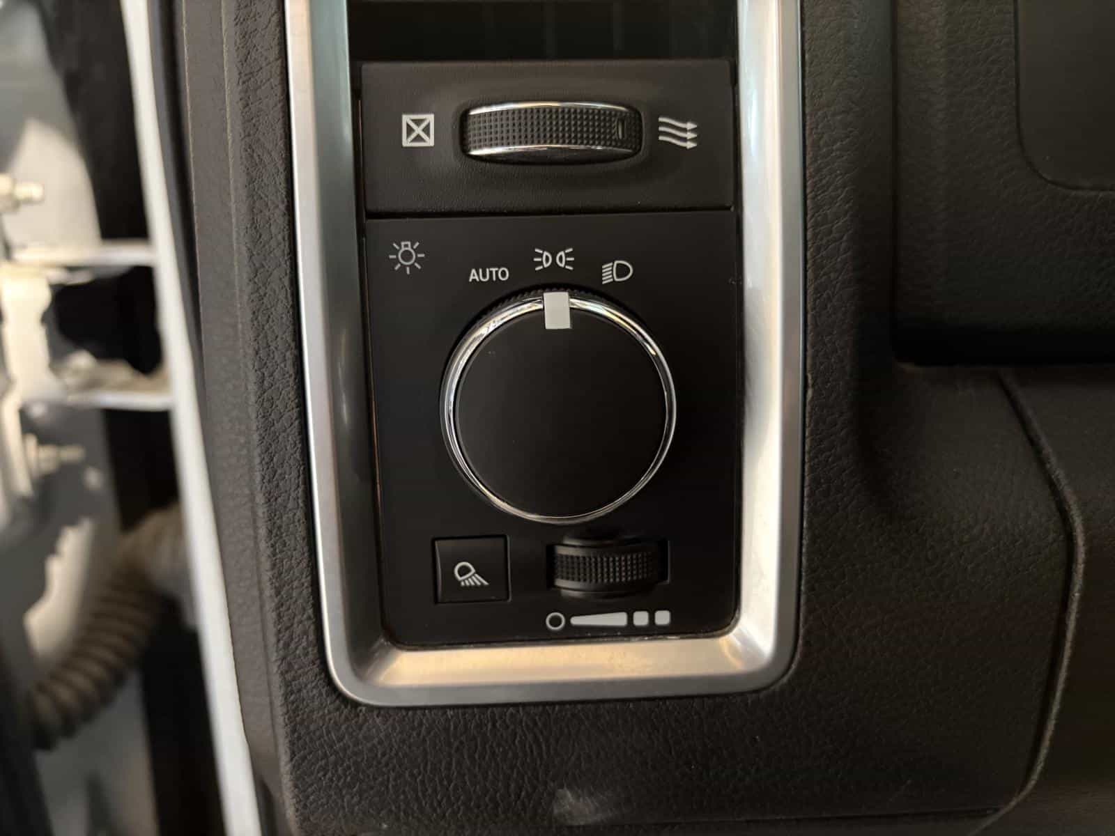 2022 RAM 1500 CLASSIC SLT SLT - Image 14