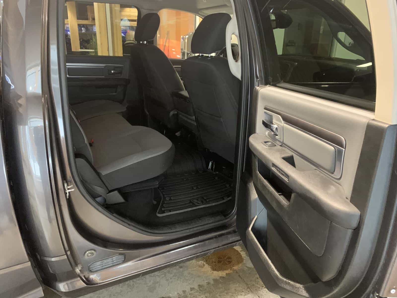 2023 RAM 1500 Classic SLT - Image 9