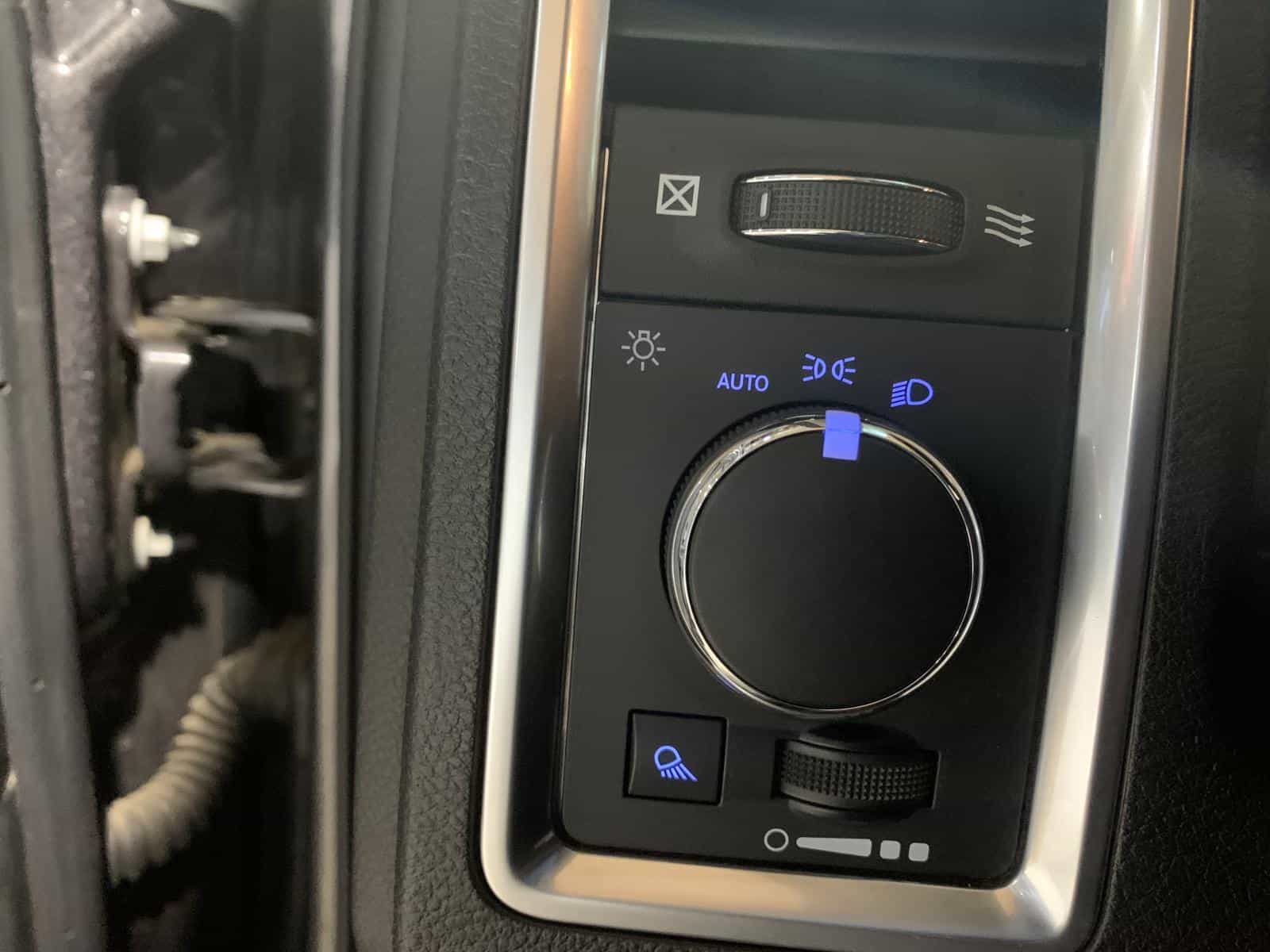 2023 RAM 1500 Classic SLT - Image 13