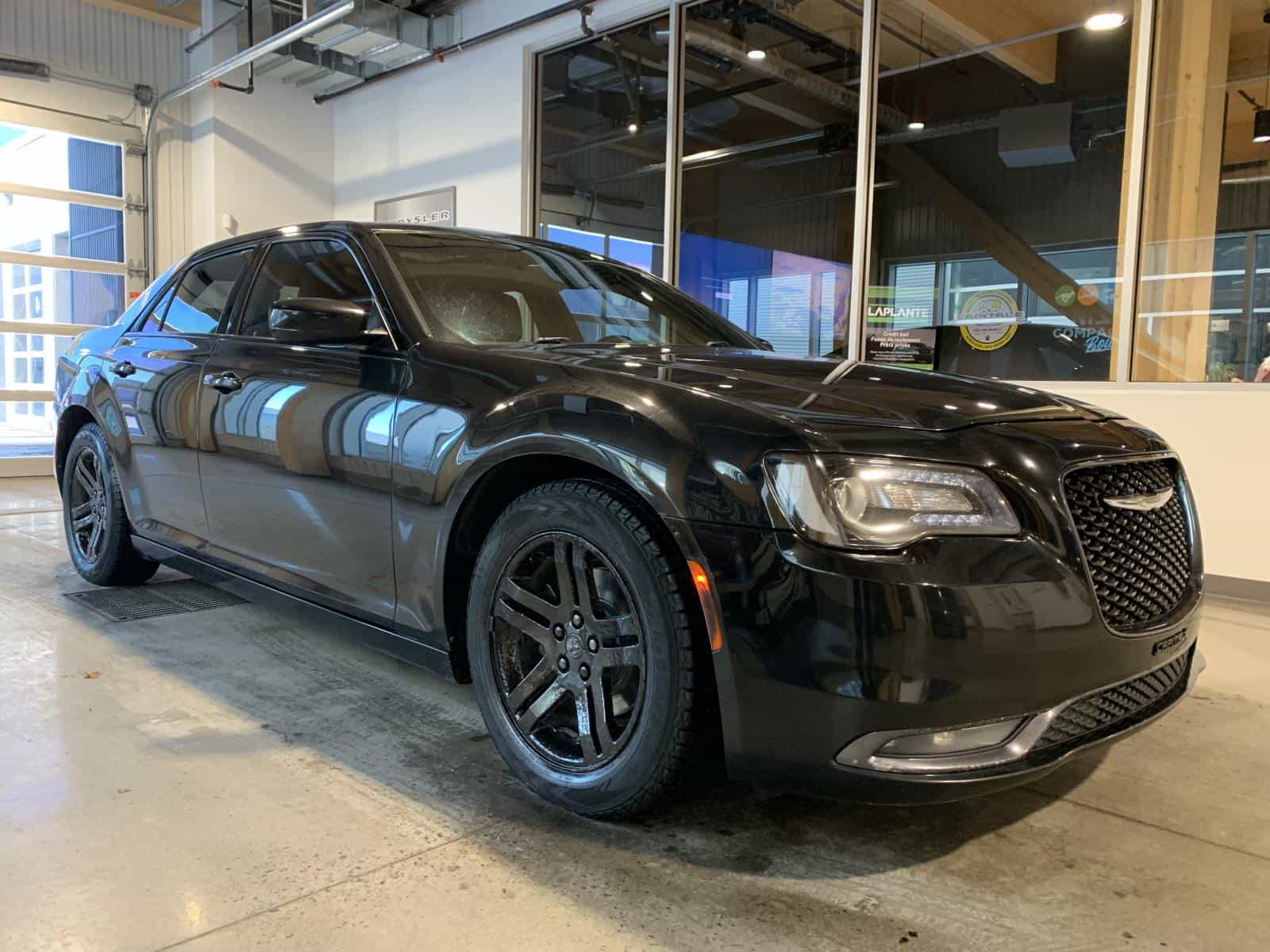 2015 Chrysler 300 S - Image 4