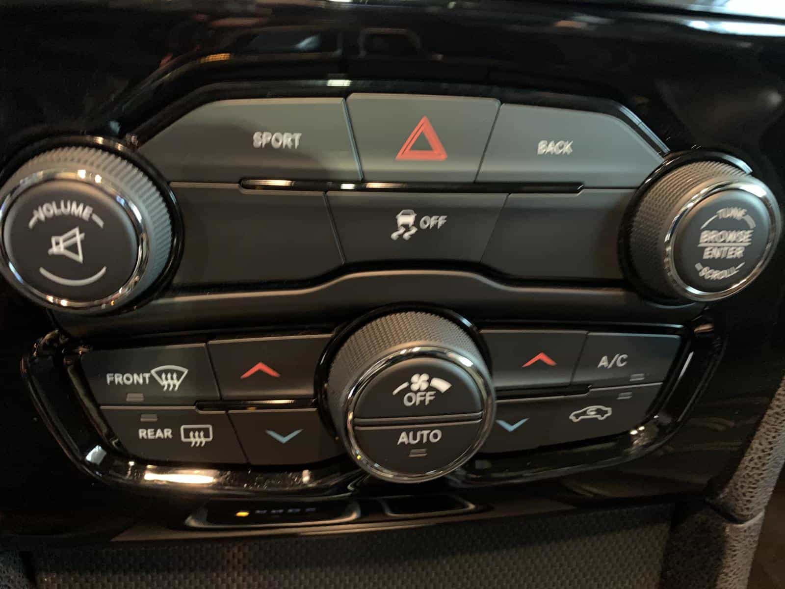 2015 Chrysler 300 S - Image 15