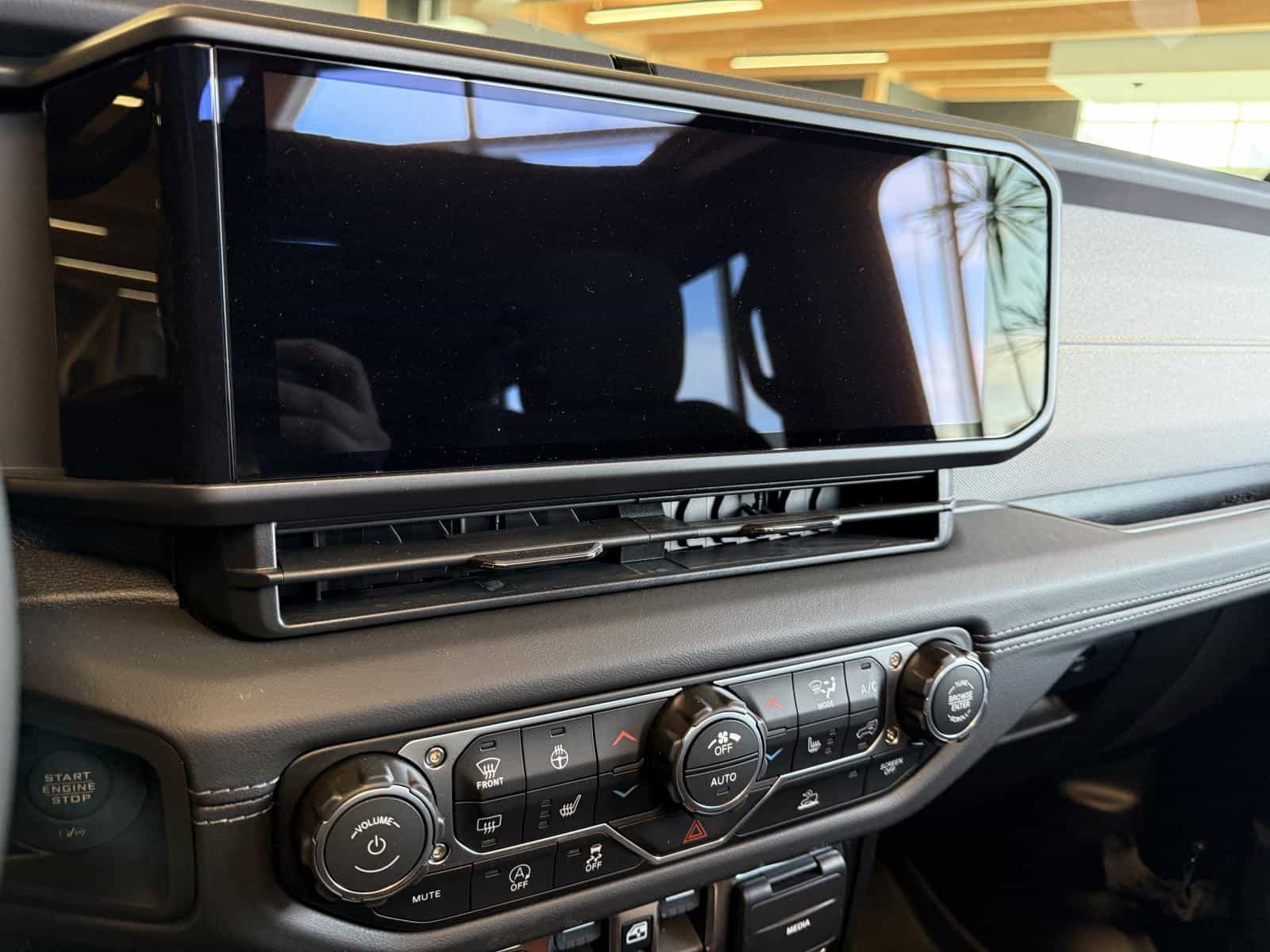 Image 7 Jeep Wrangler 4 Door Sahara 2026