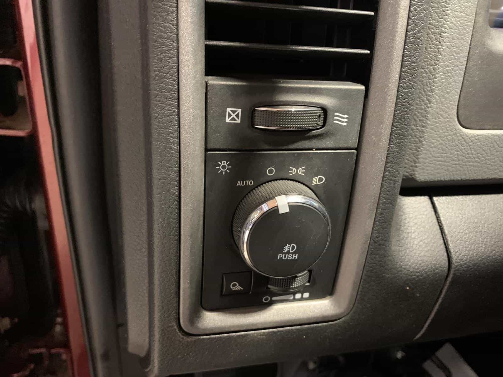 2018 RAM 1500 ST - Image 18