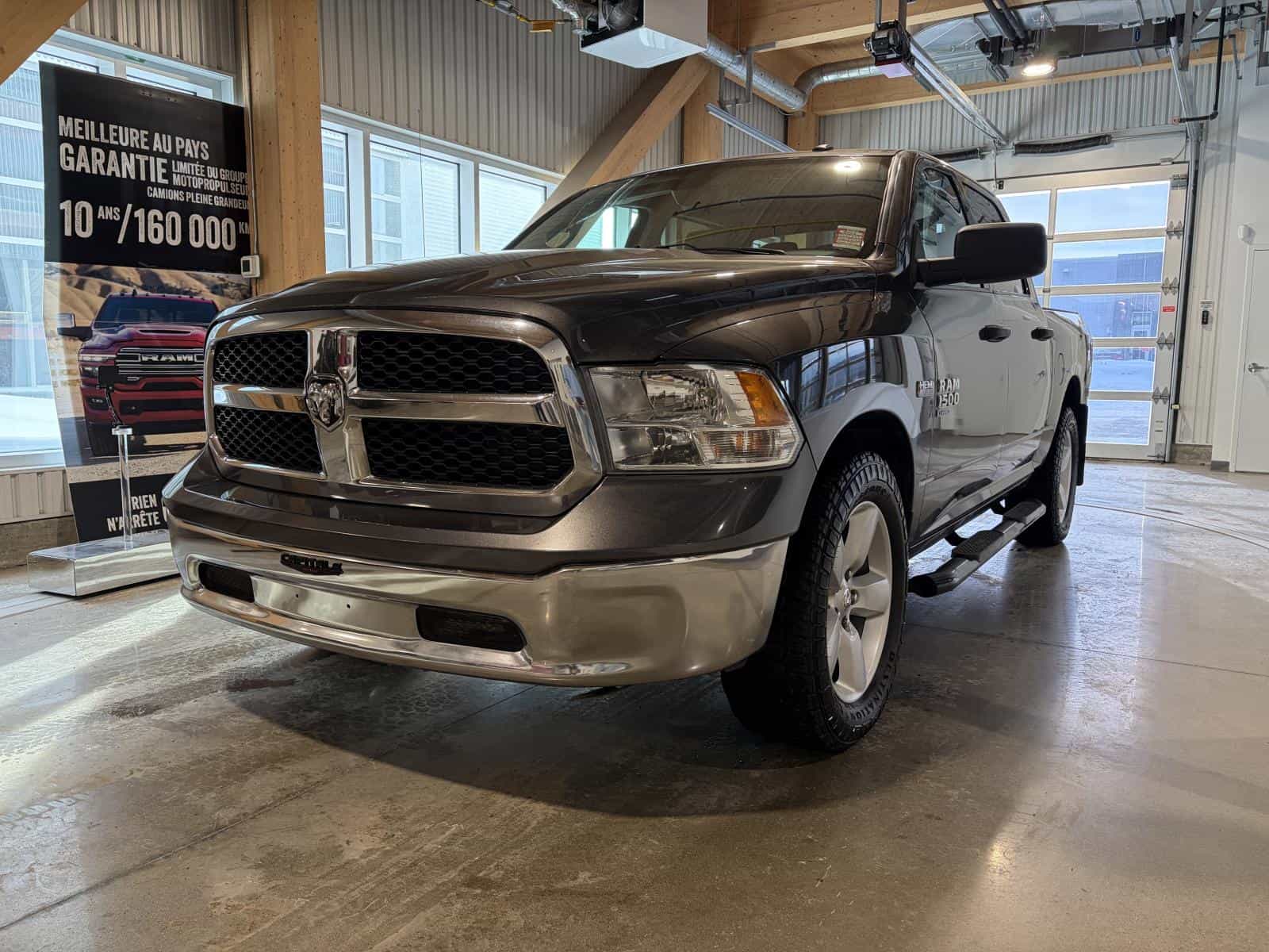 2023 RAM 1500 CLASSIC SLT SLT - Image 3