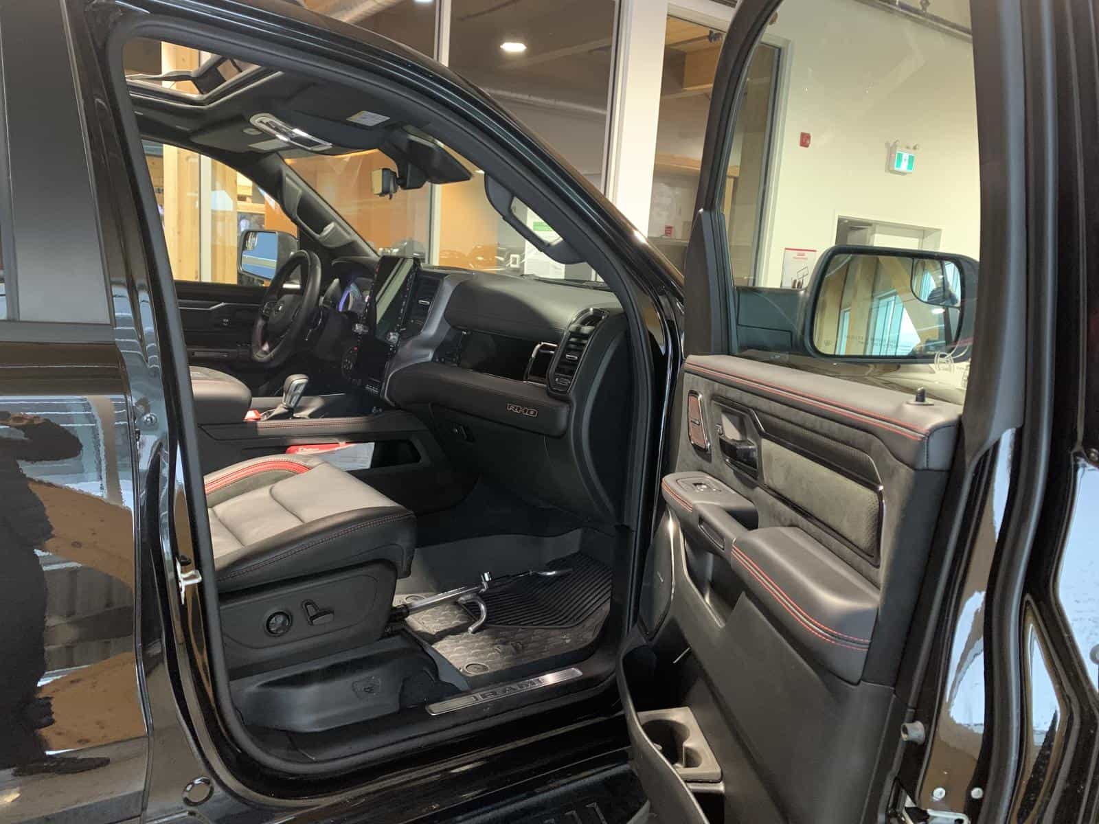 2025 RAM 1500 RHO - Image 11