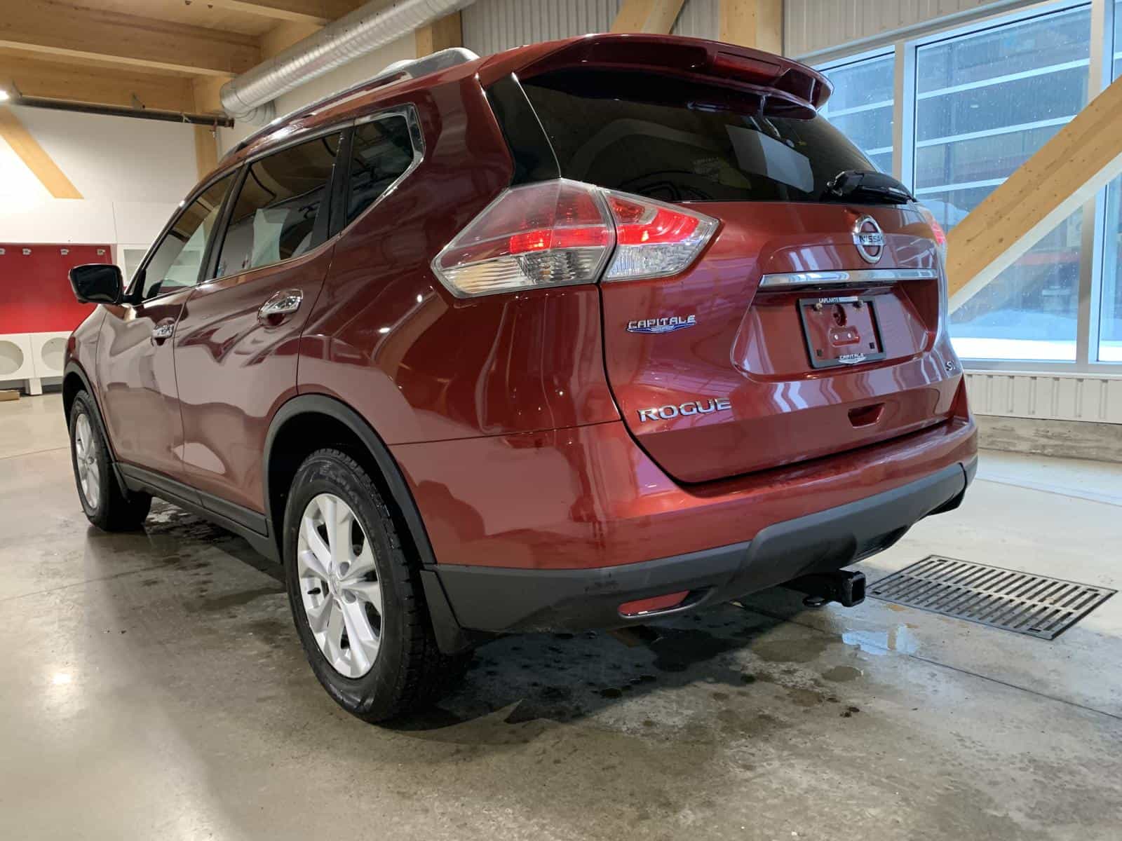 2016 Nissan Rogue SV - Image 2