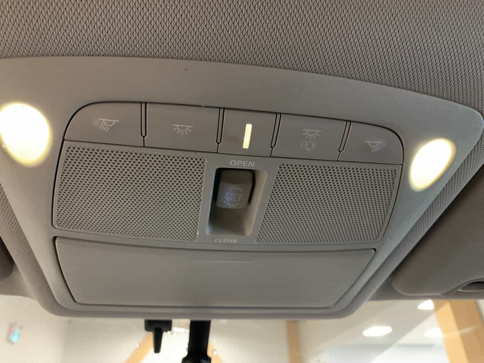 2016 Nissan Rogue SV - Image 26