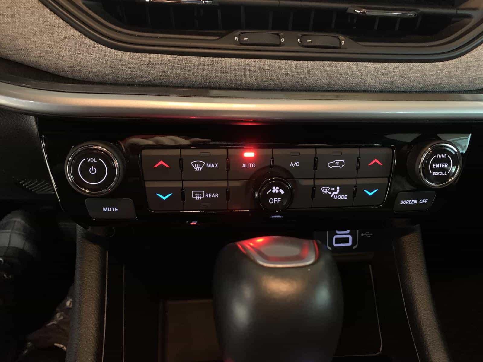 2023 Jeep Compass North - Image 17