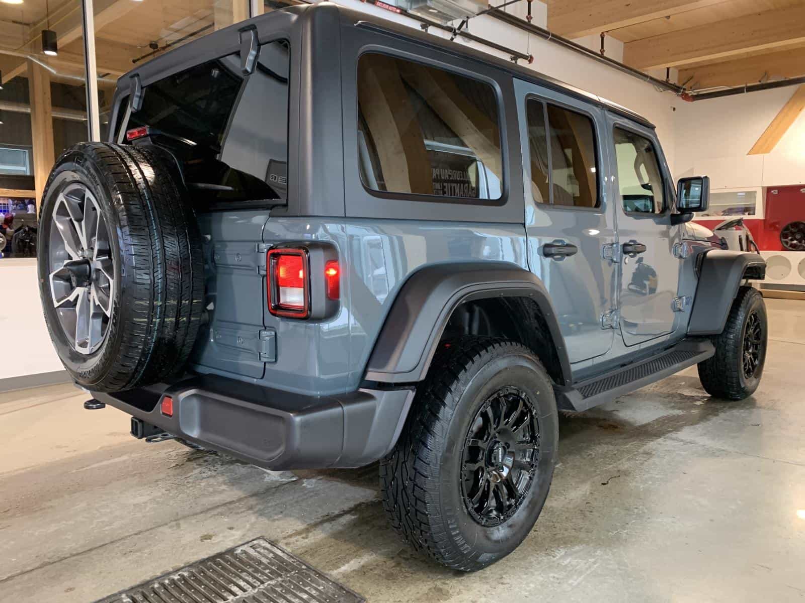 2025 Jeep Wrangler Sahara 4XE - Image 4