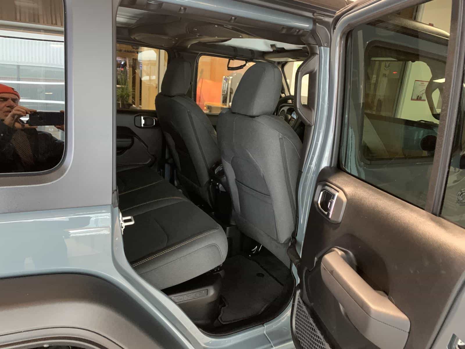 2025 Jeep Wrangler Sahara 4XE - Image 10