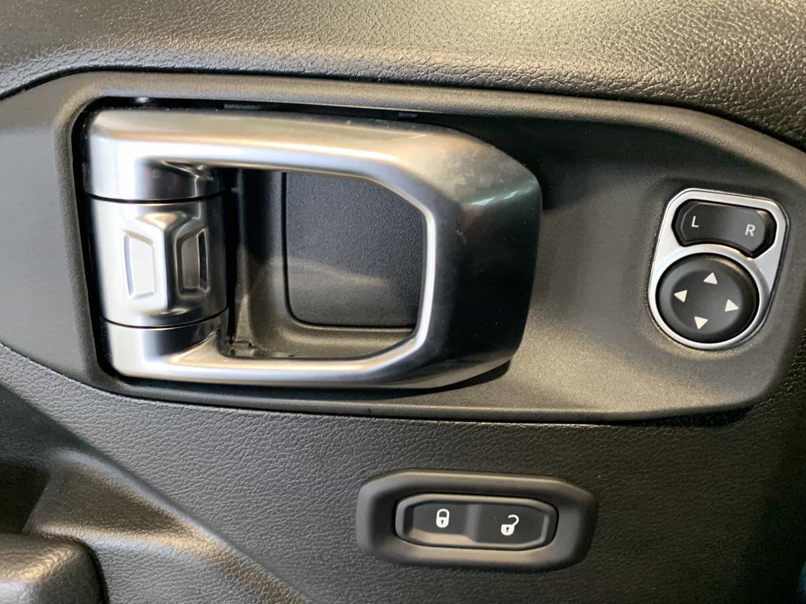 2025 Jeep Wrangler Sahara 4XE - Image 25