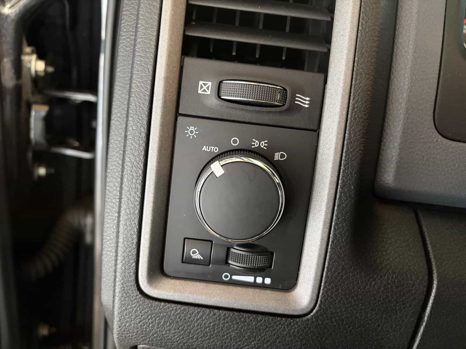 2015 RAM 1500 ST ST - Image 12