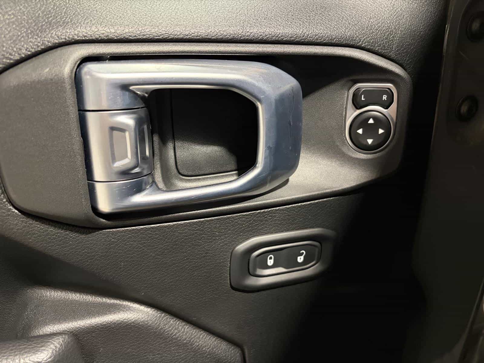 2021 Jeep Wrangler Sport S - Image 13