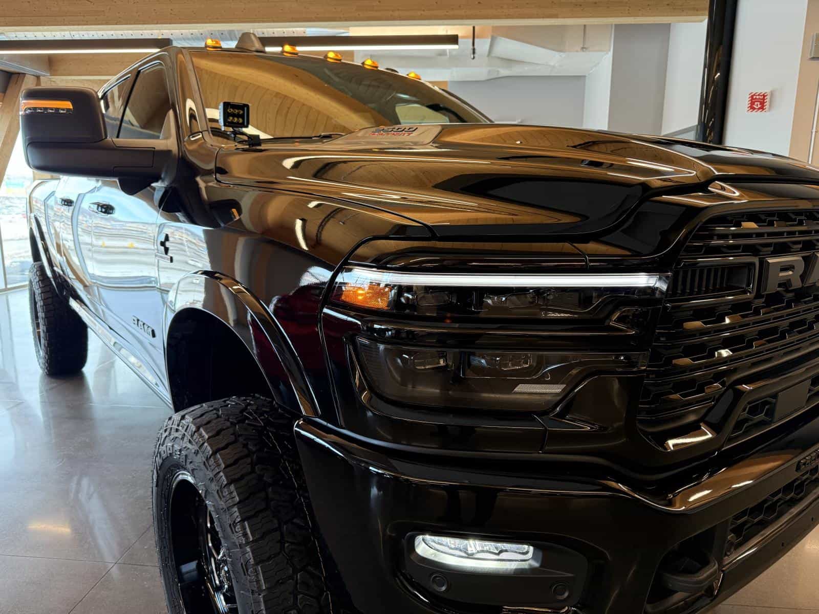 Image 6 RAM 2500 Limited 2026