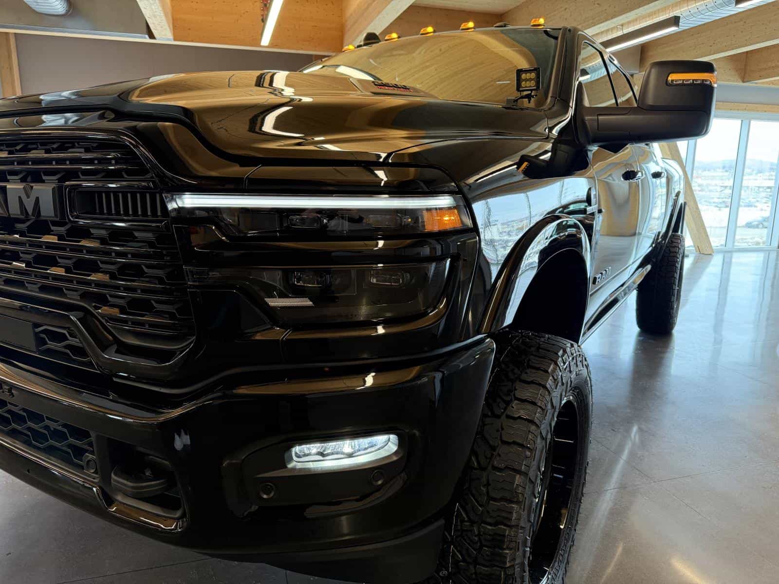 Image 5 RAM 2500 Limited 2026