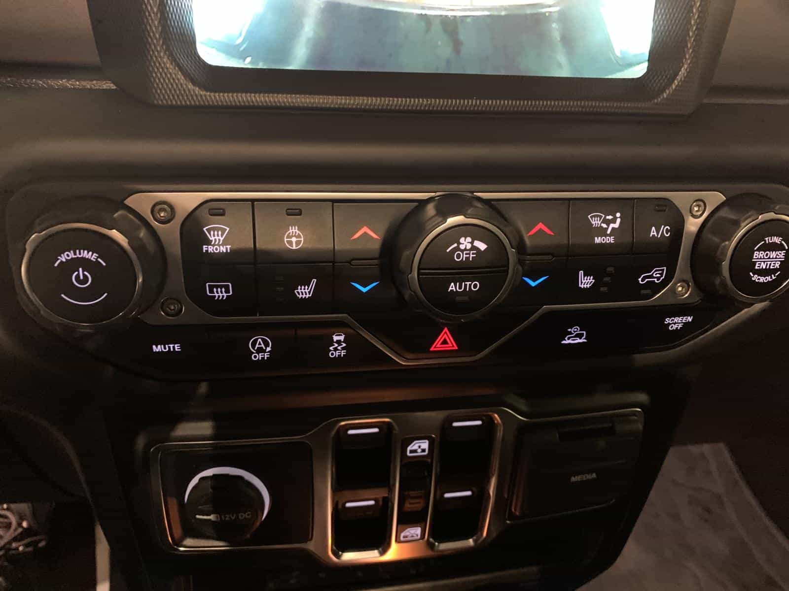 2022 Jeep Gladiator Willy's - Image 18