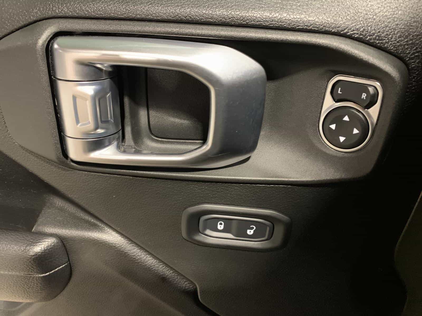 2022 Jeep Gladiator Willy's - Image 25