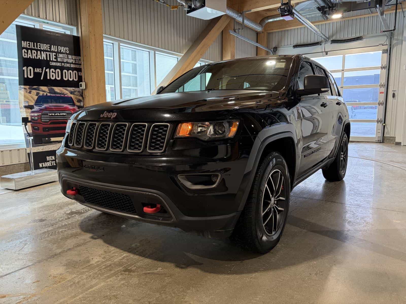 2017 Jeep Grand Cherokee Trailhawk - Image 3