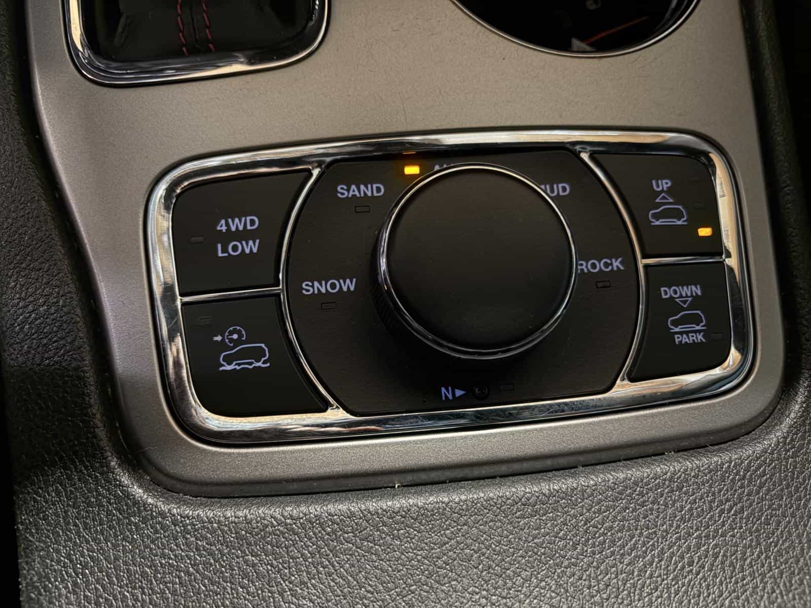 2017 Jeep Grand Cherokee Trailhawk - Image 24