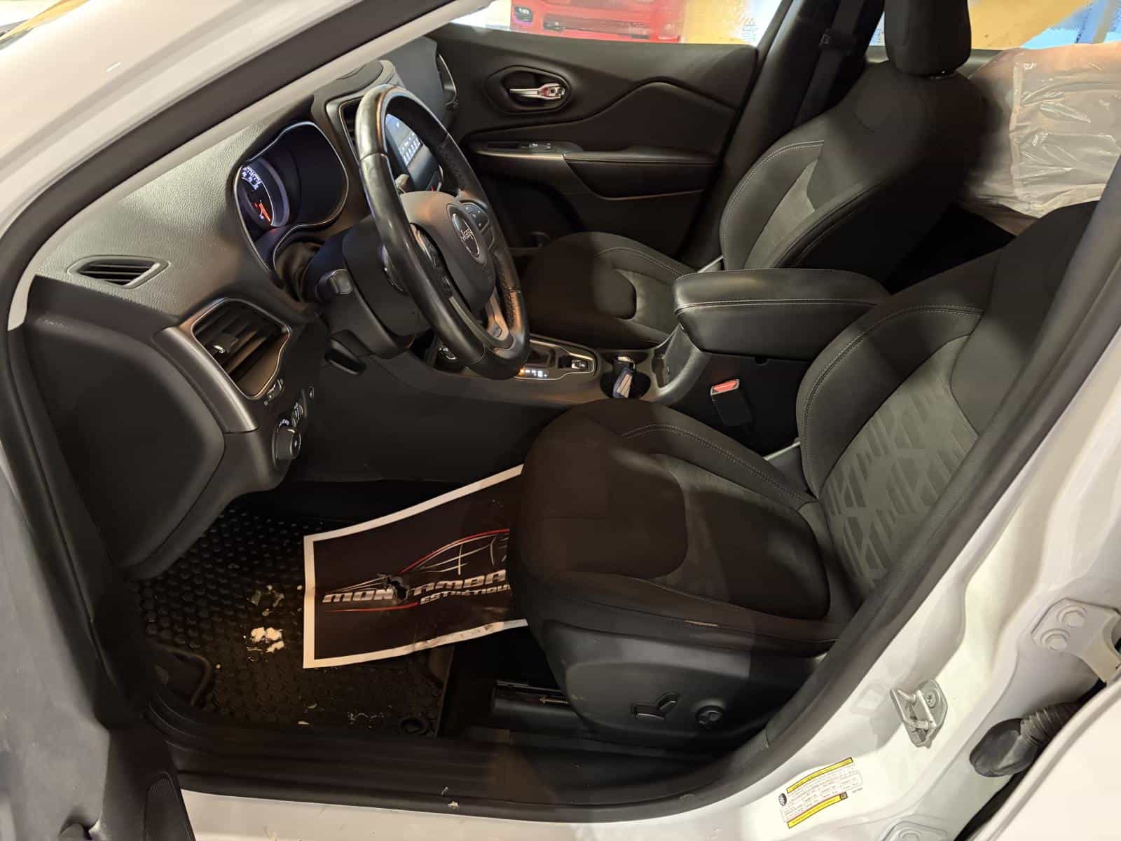 2019 Jeep Cherokee North - Image 8