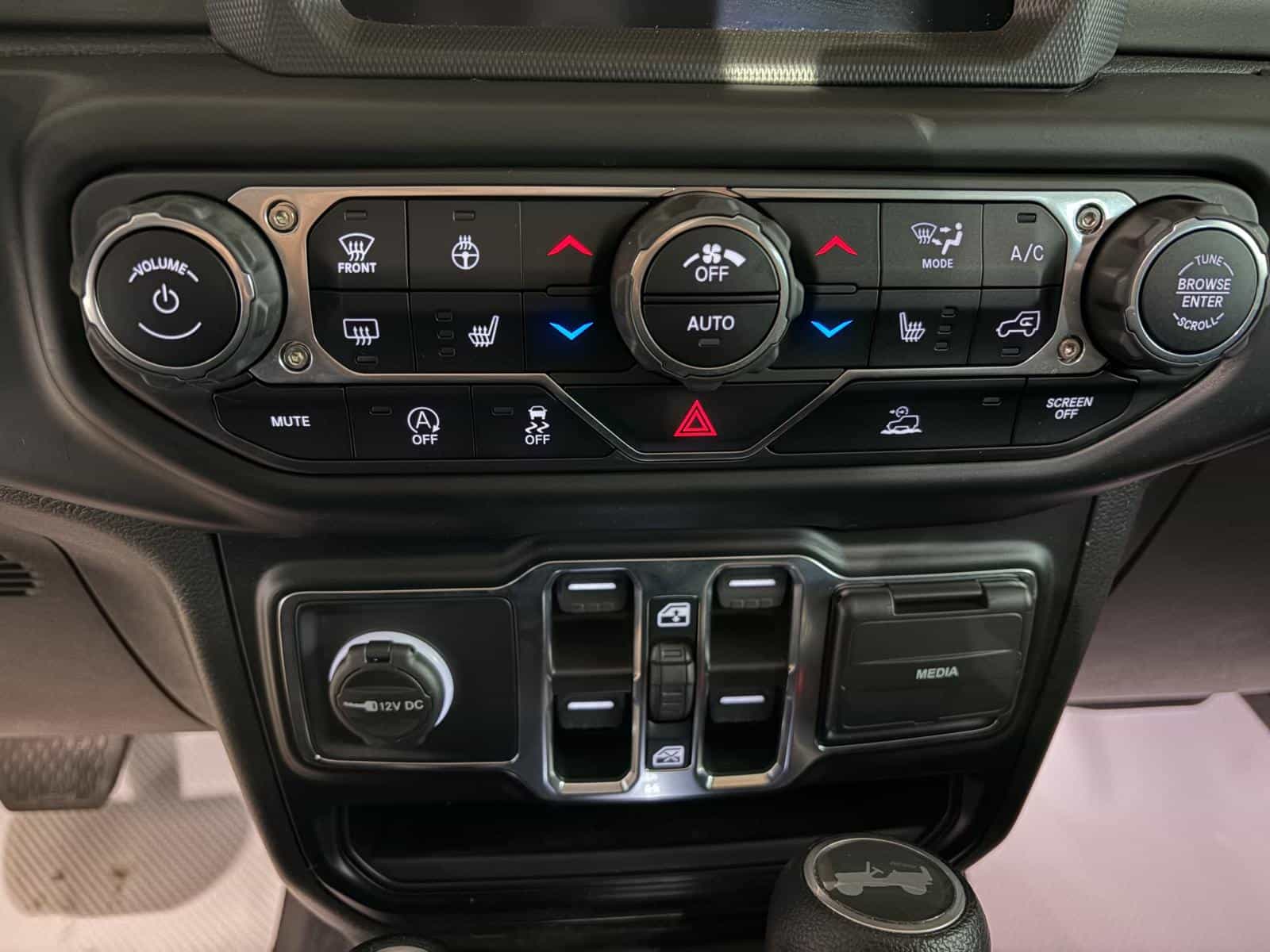 2021 Jeep Wrangler Unlimited Sahara - Image 19